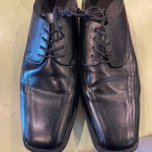 J Ferrar Men’s black lace up dress shoes